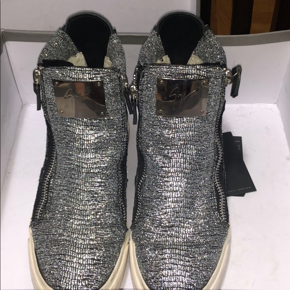 HiTop Giuseppe Zanotti Zip Ups !